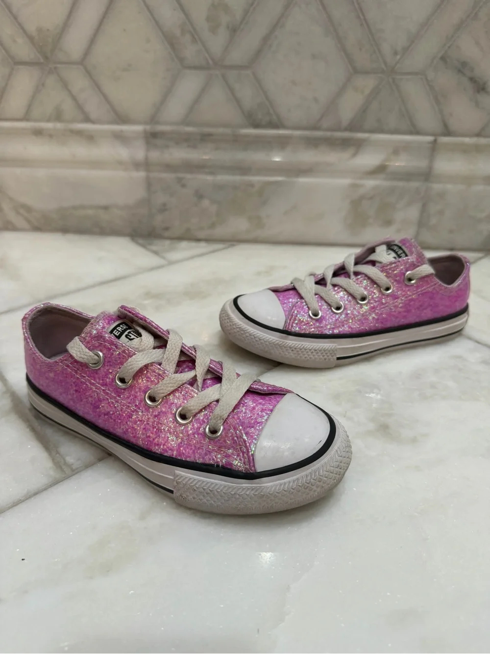 Size 11 Girls Converse Chuck Taylor All Star Coated Glitter Sneakers